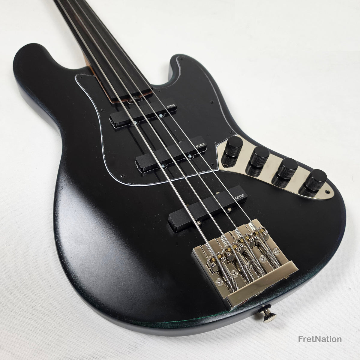 McGrath J-Style Thunderhorse IV 4-String Fretless Bass EMG - Orbital Ink 8.54lbs