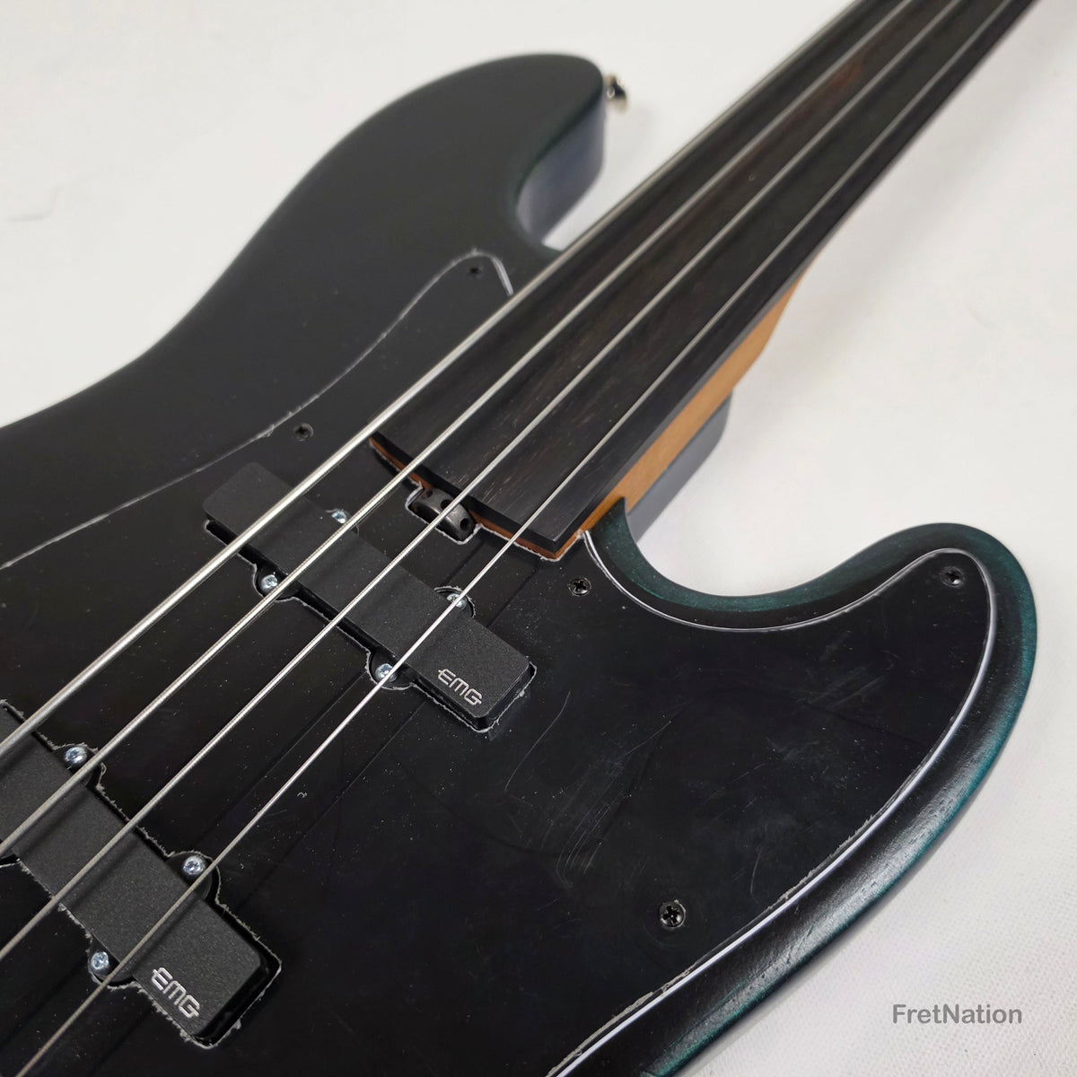 McGrath J-Style Thunderhorse IV 4-String Fretless Bass EMG - Orbital Ink 8.54lbs