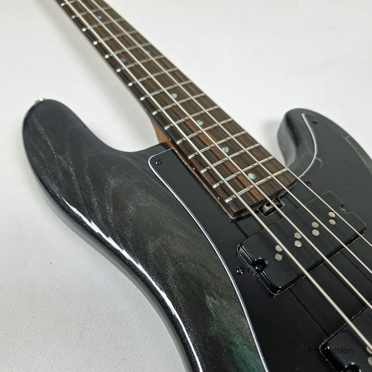McGrath Thunderhorse IV 4-String Bass Nordstrand 12-Way - Black Sands Gloss 9.70lbs