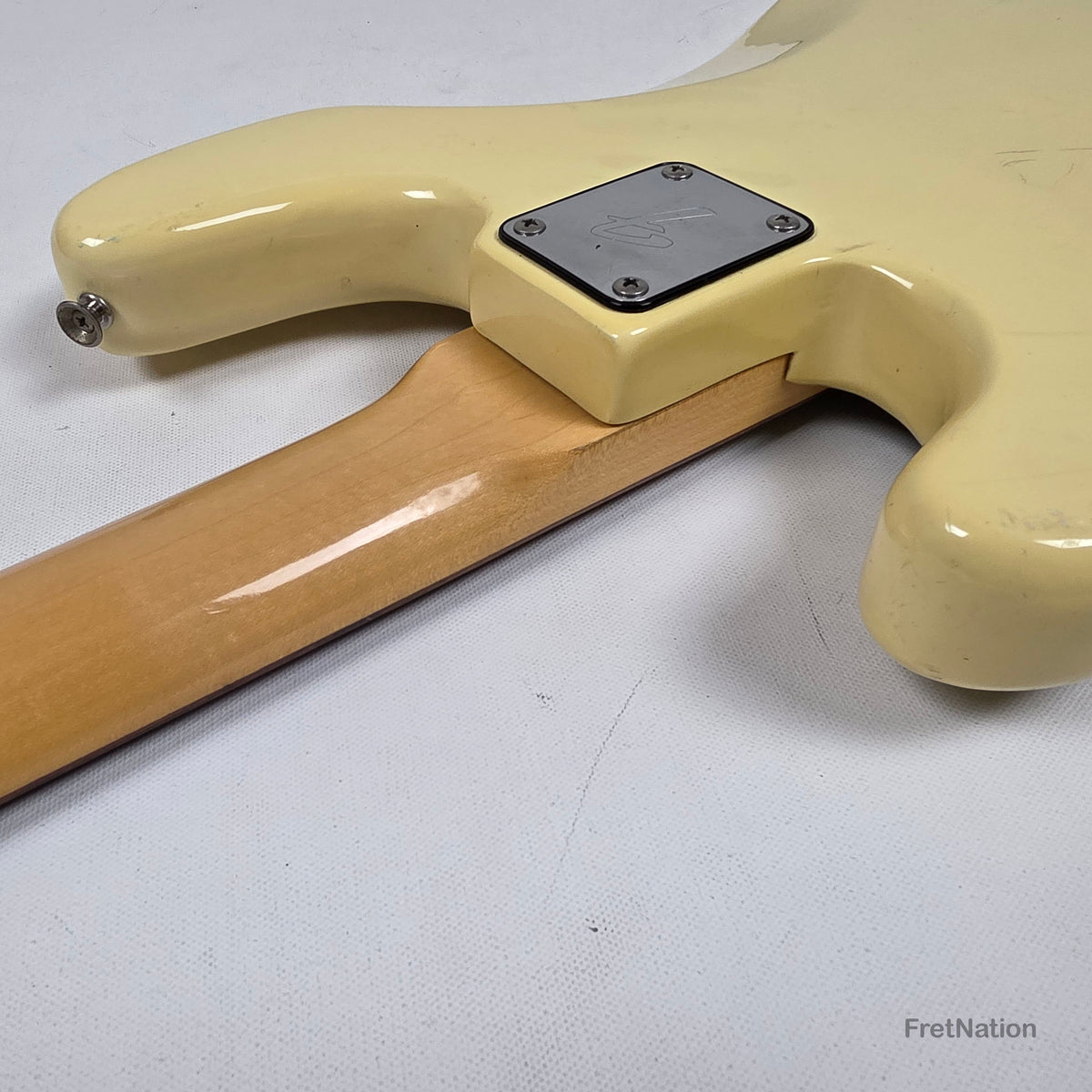 Fret Nation Fender 1979 4-String Precision Bass Fretless Olympic White 10.20lbs #S877840 Pre-Owned