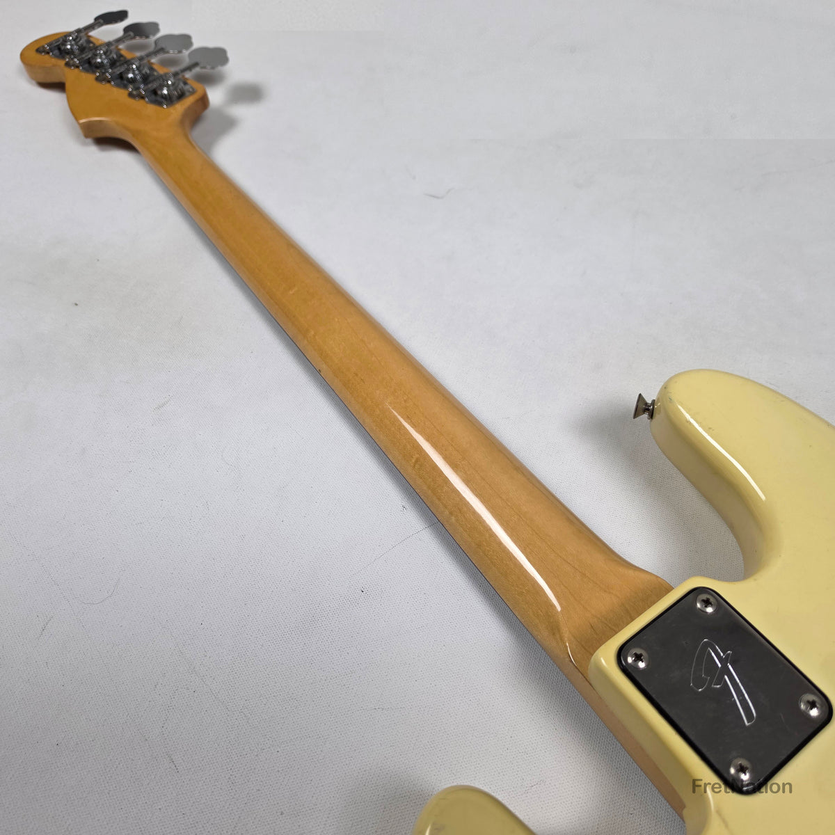 Fret Nation Fender 1979 4-String Precision Bass Fretless Olympic White 10.20lbs #S877840 Pre-Owned