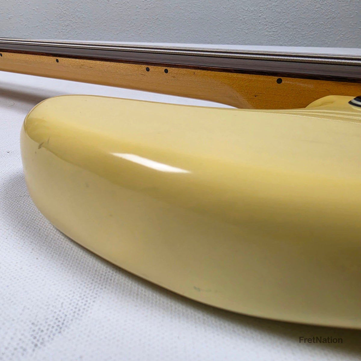 Fret Nation Fender 1979 4-String Precision Bass Fretless Olympic White 10.20lbs #S877840 Pre-Owned