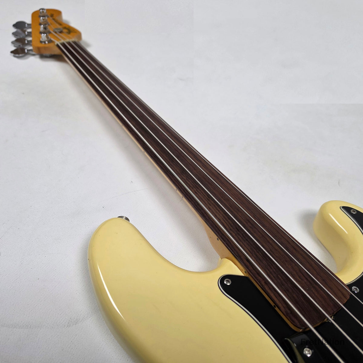 Fret Nation Fender 1979 4-String Precision Bass Fretless Olympic White 10.20lbs #S877840 Pre-Owned
