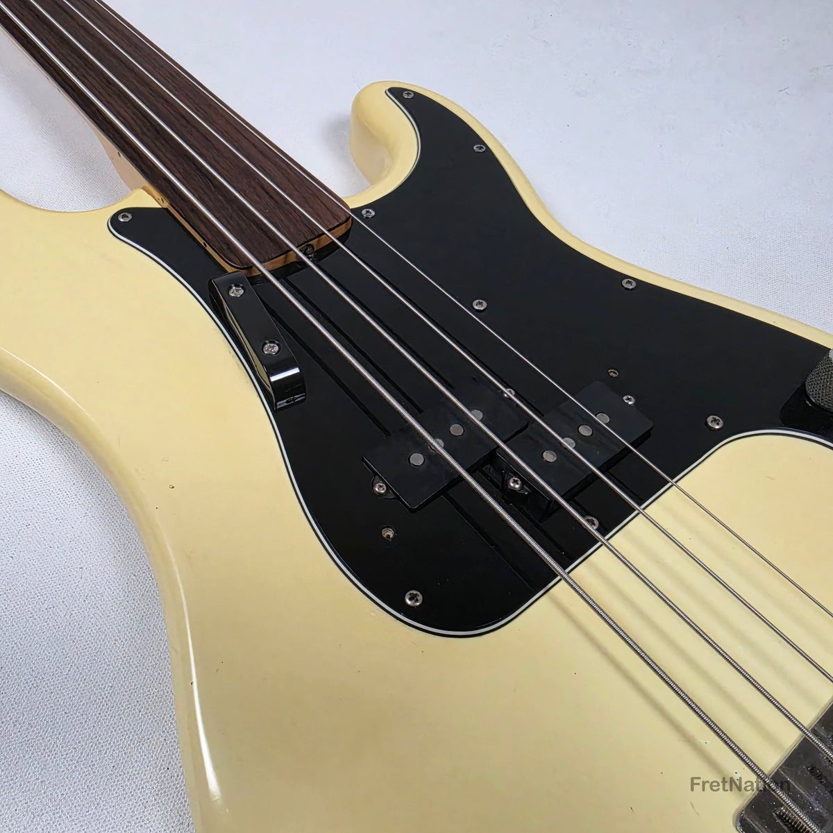 Fret Nation Fender 1979 4-String Precision Bass Fretless Olympic White 10.20lbs #S877840 Pre-Owned