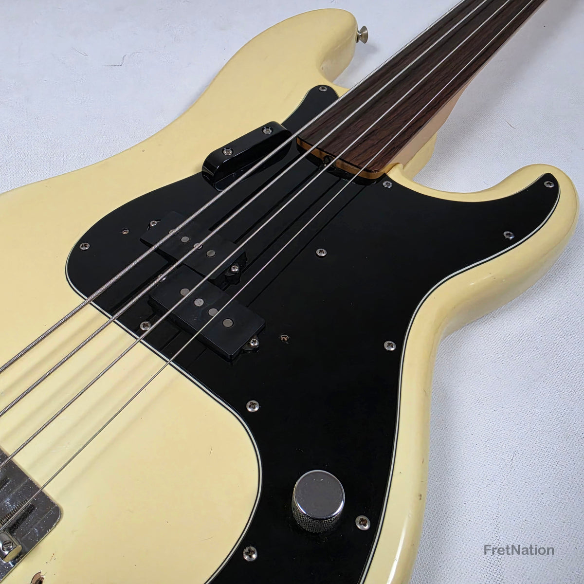 Fret Nation Fender 1979 4-String Precision Bass Fretless Olympic White 10.20lbs #S877840 Pre-Owned