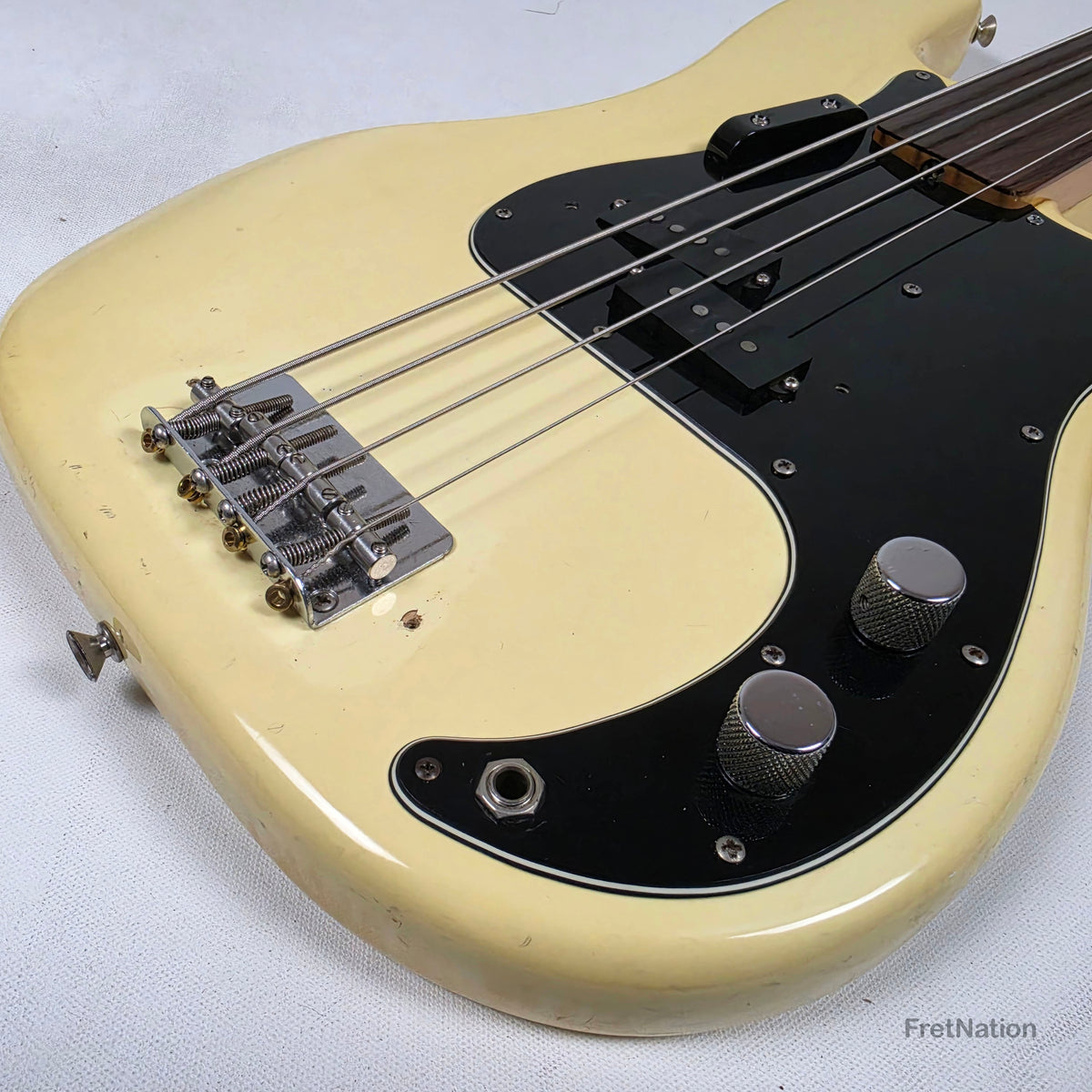 Fret Nation Fender 1979 4-String Precision Bass Fretless Olympic White 10.20lbs #S877840 Pre-Owned