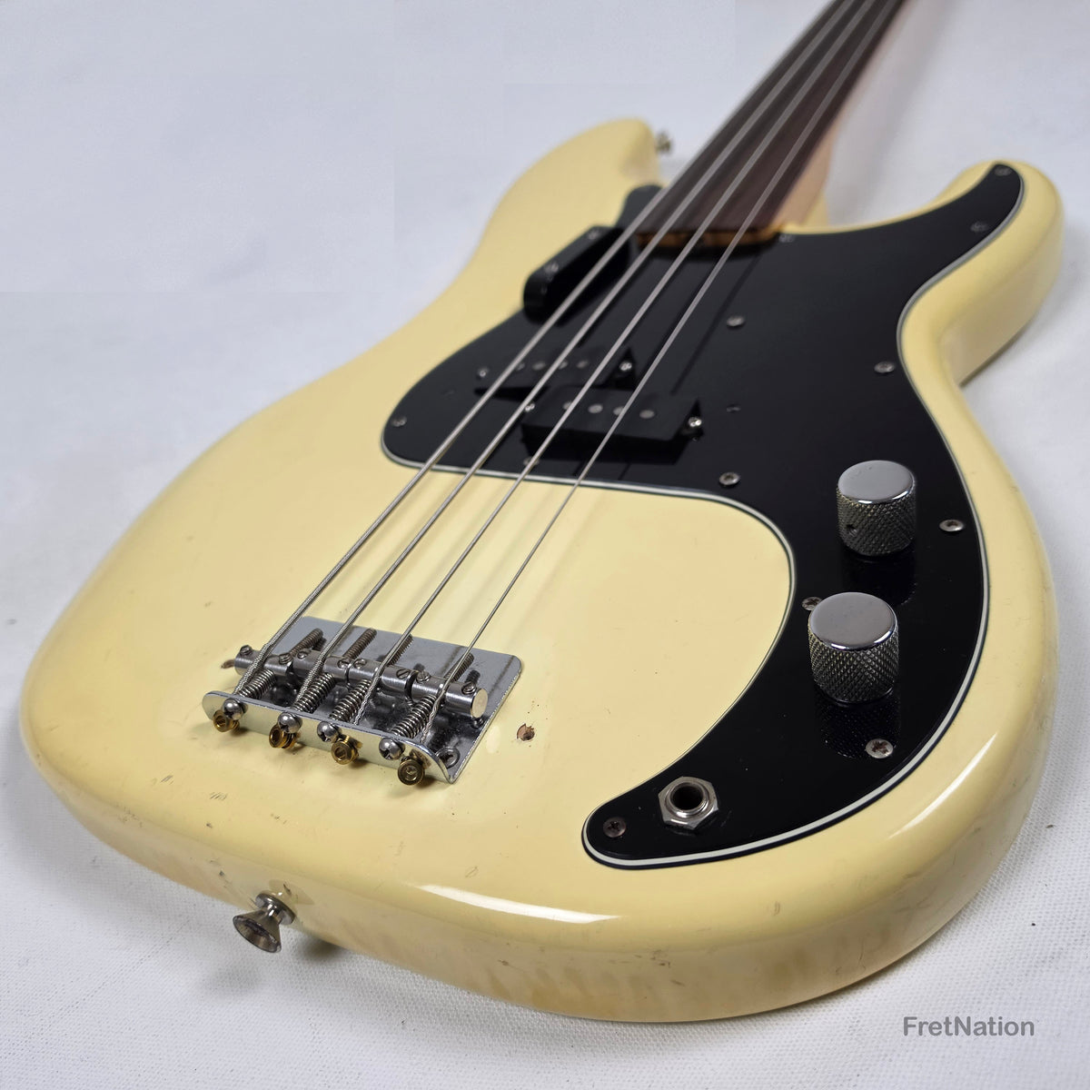 Fret Nation Fender 1979 4-String Precision Bass Fretless Olympic White 10.20lbs #S877840 Pre-Owned