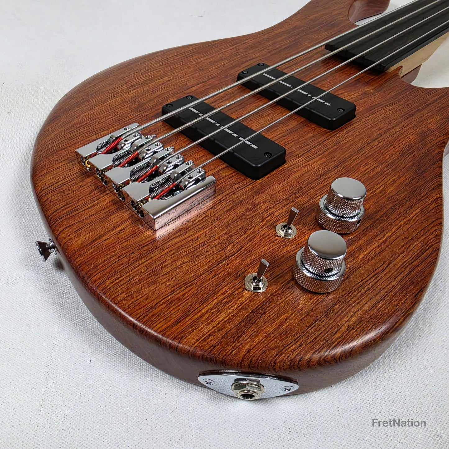 Garz Guitars Kungha 4 Fretless 4-String Bass - 10.62lbs Pre-Owned