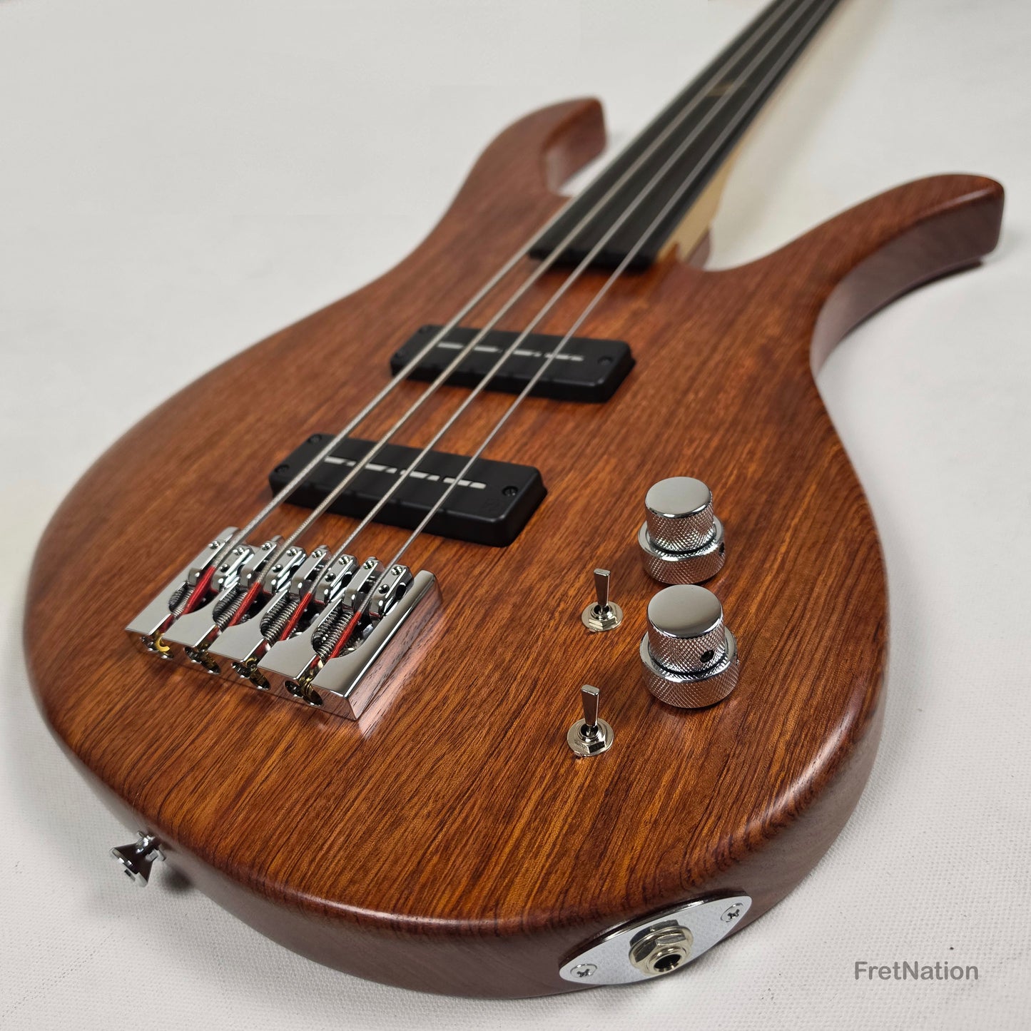 Garz Guitars Kungha 4 Fretless 4-String Bass - 10.62lbs Pre-Owned