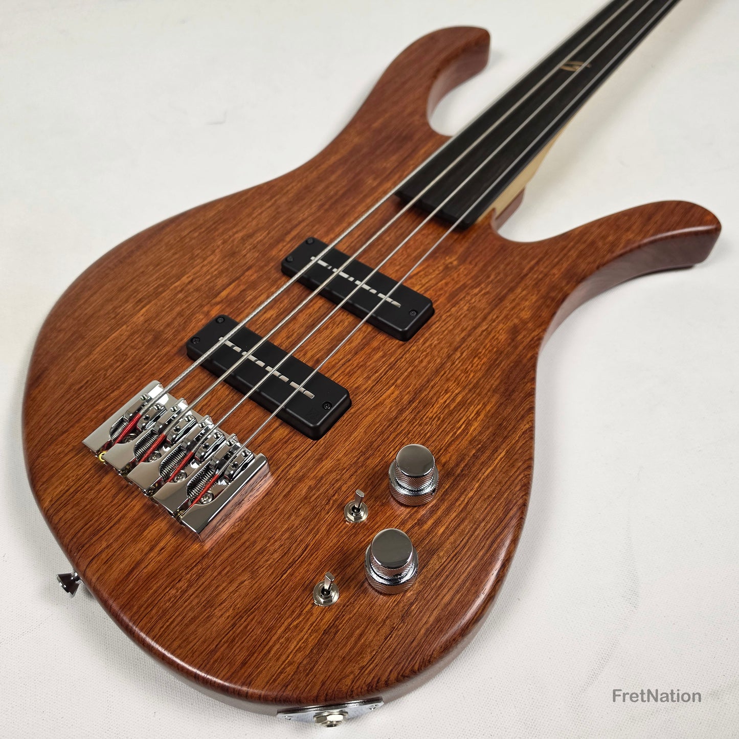 Garz Guitars Kungha 4 Fretless 4-String Bass - 10.62lbs Pre-Owned