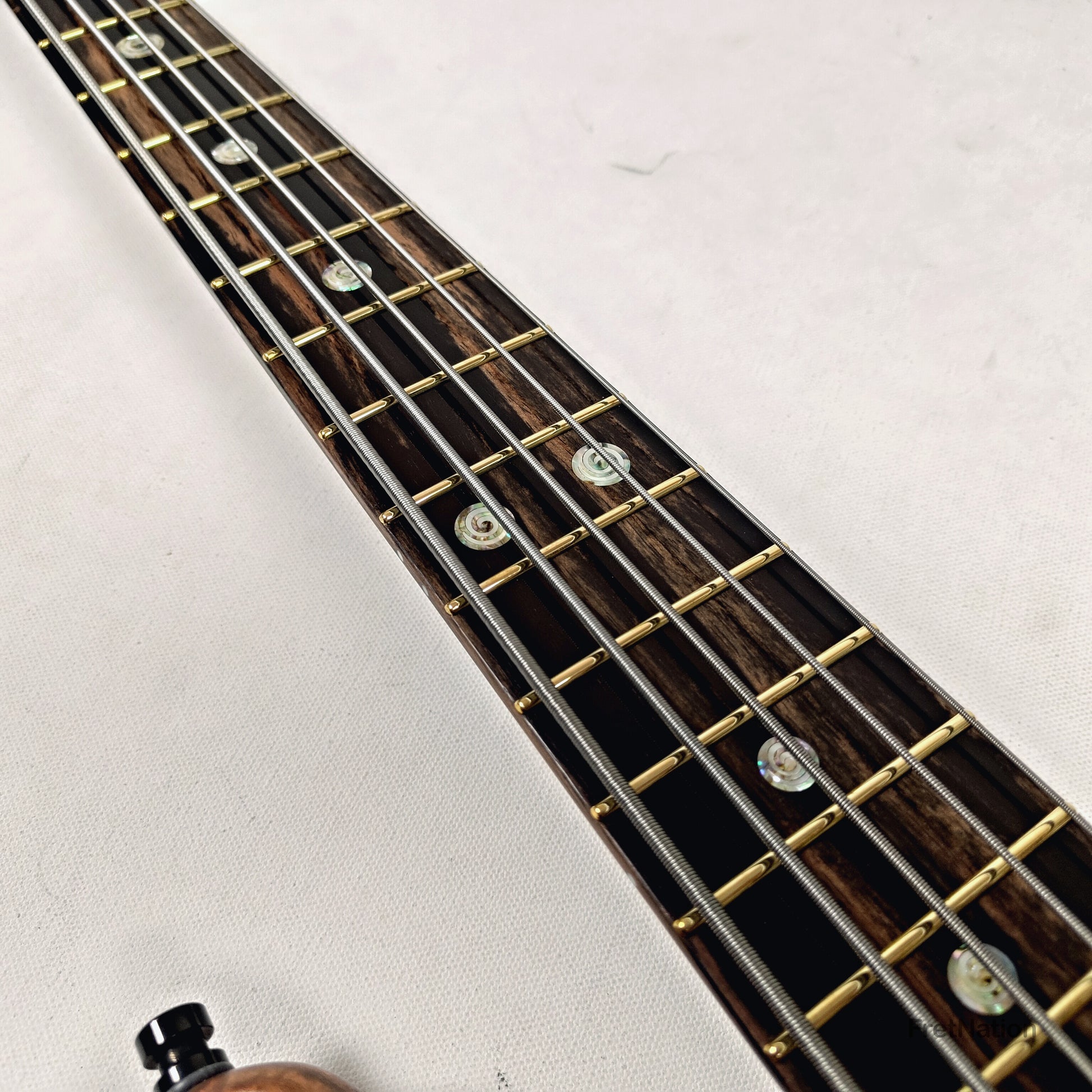 Warwick Warwick Masterbuilt P-Nut Signature III 5-string Blackwood Burl - 11.20lbs D 164317-26