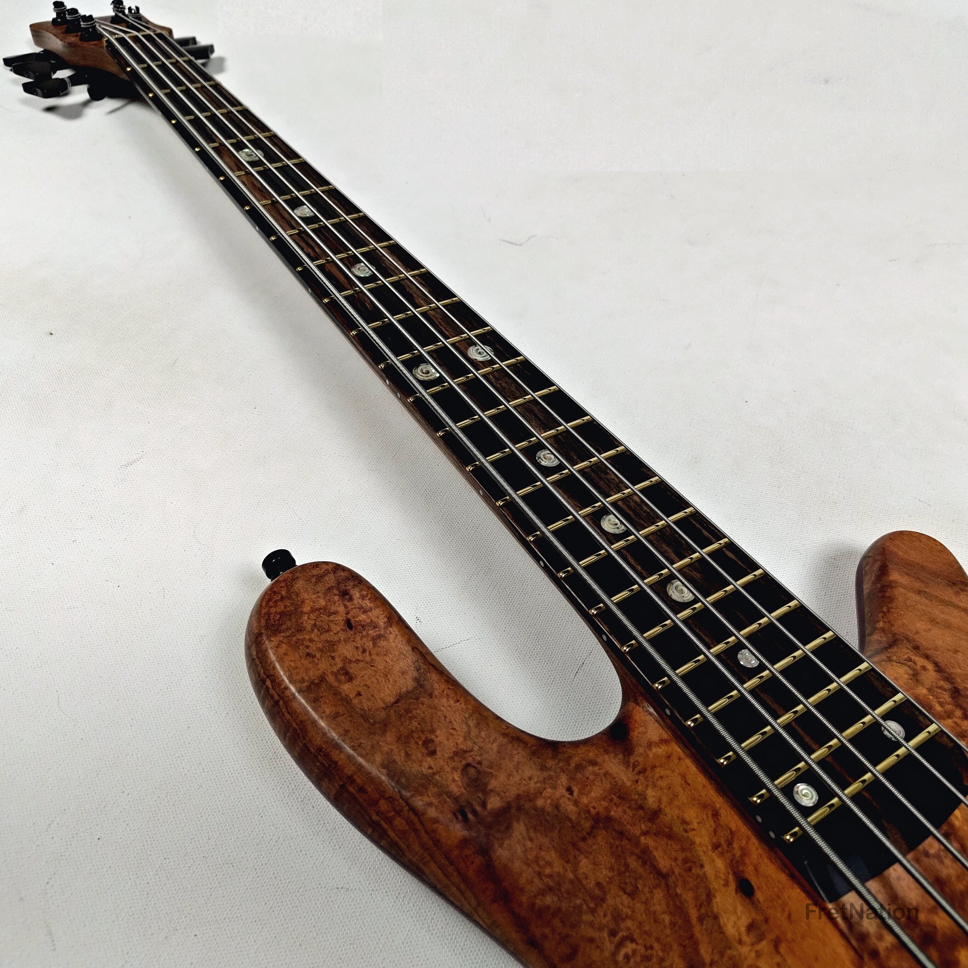Warwick Warwick Masterbuilt P-Nut Signature III 5-string Blackwood Burl - 11.20lbs D 164317-26