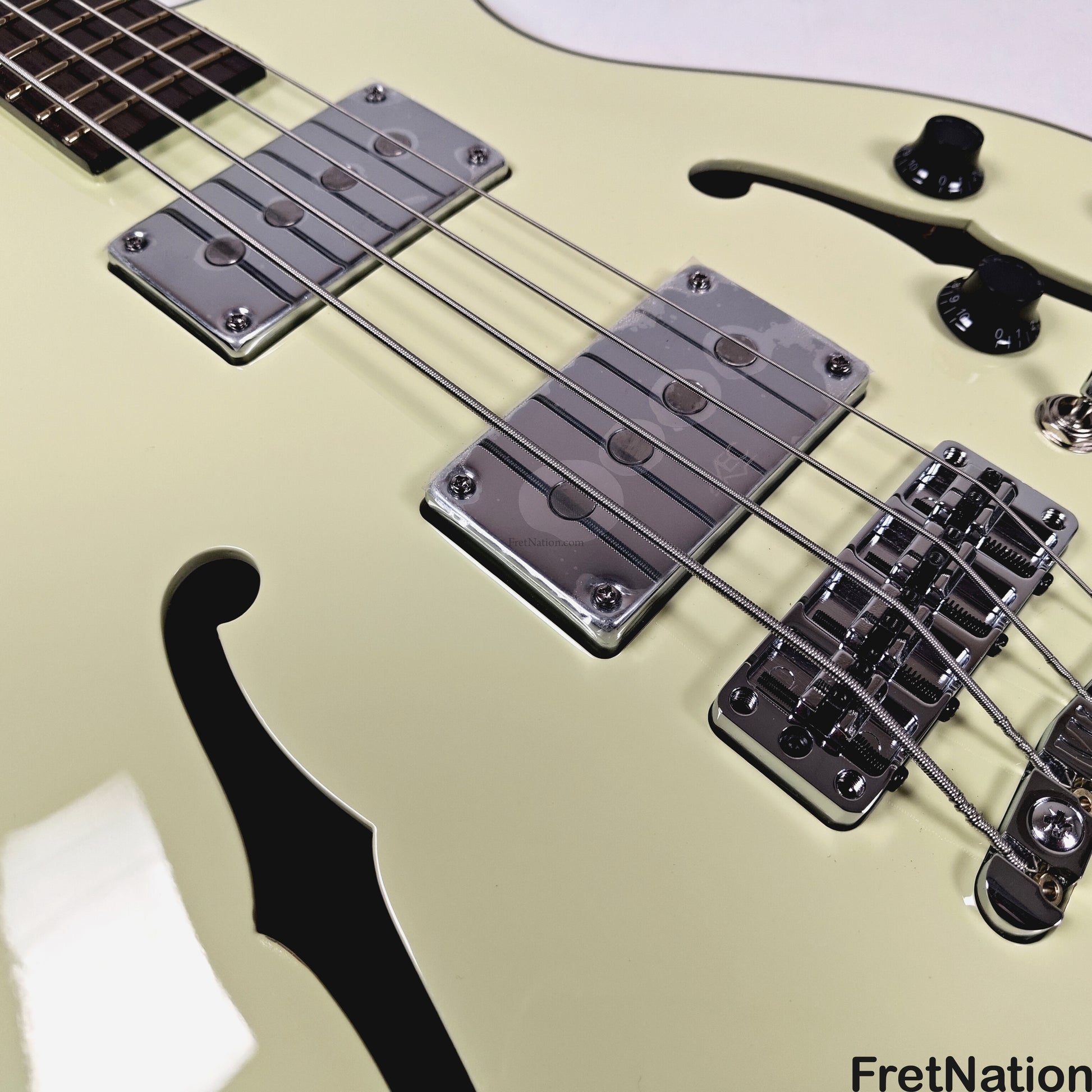 Warwick Warwick RockBass Star Bass 4-String Bass Solid Creme White 32" Scale 8.34lbs #569789-25