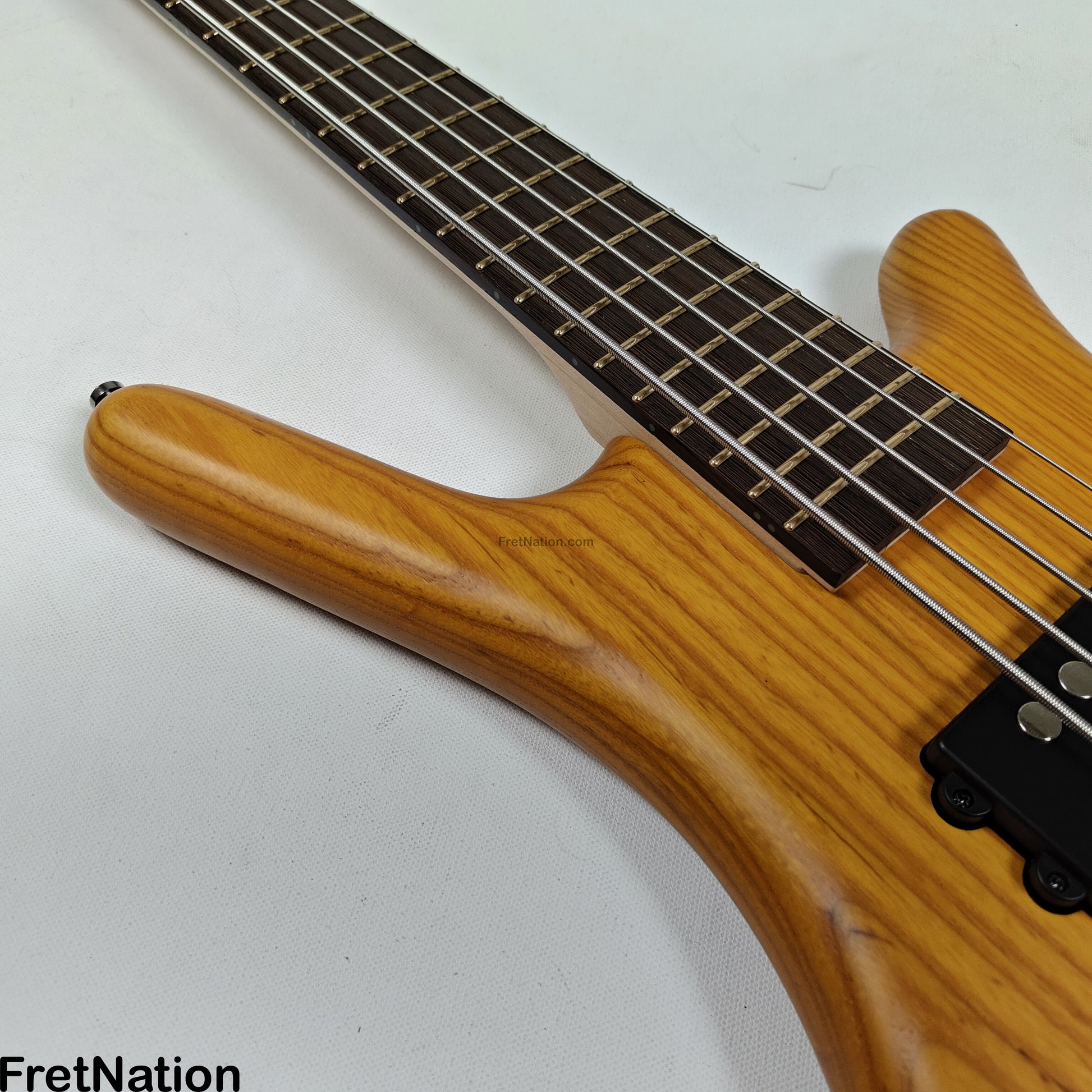 Warwick Warwick RockBass Corvette $$ 5-String Bass Honey Violin 10.10lbs #568047-25 NAMM Display